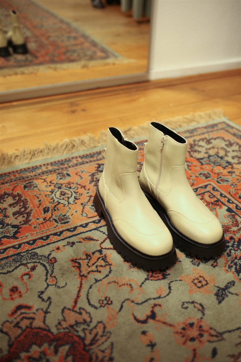 Pavement kiki boots