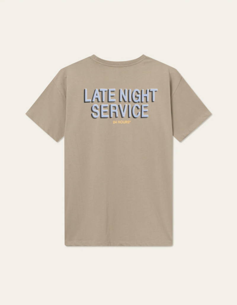 Les Deux late night service