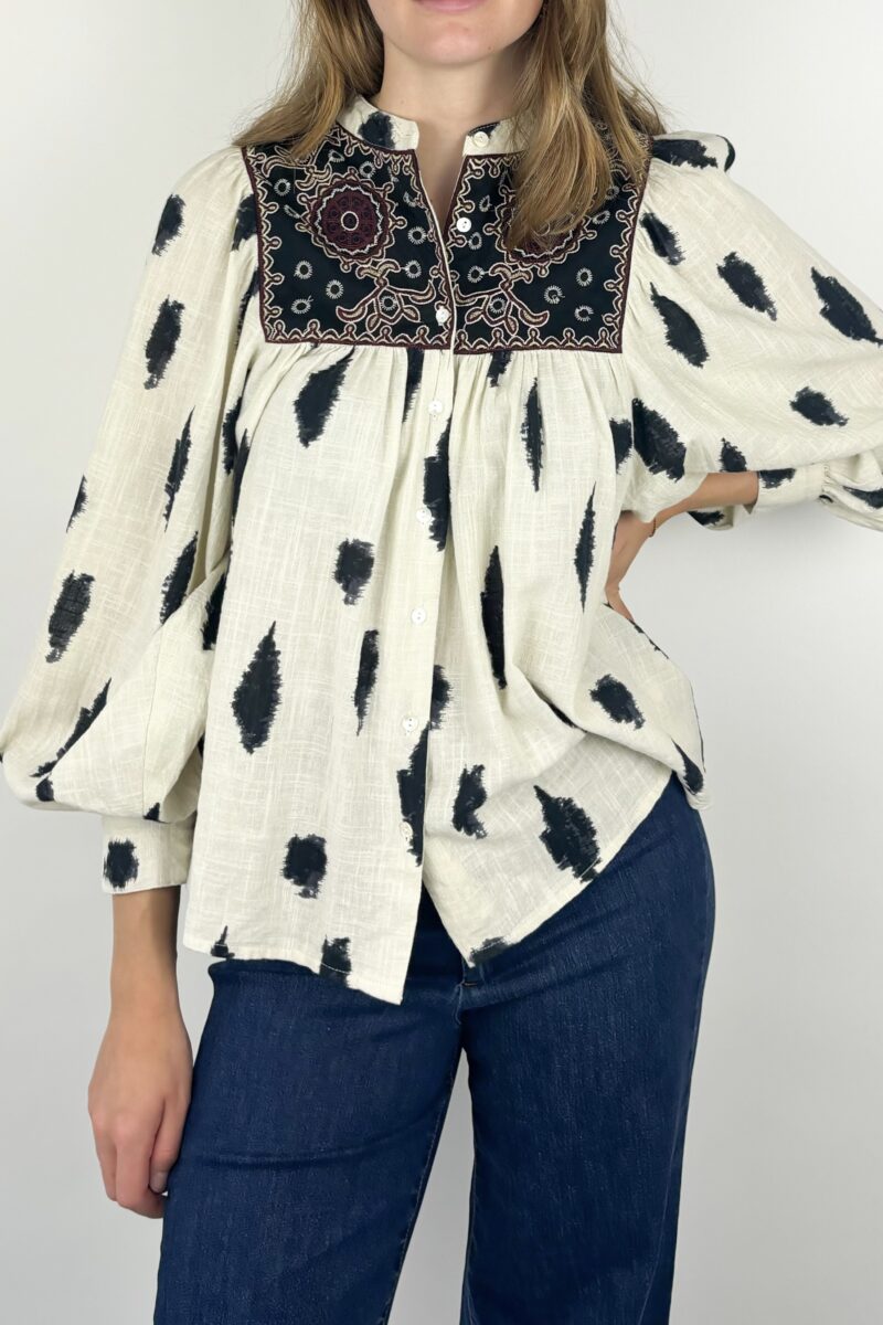 Maison Hotel Macarena blouse