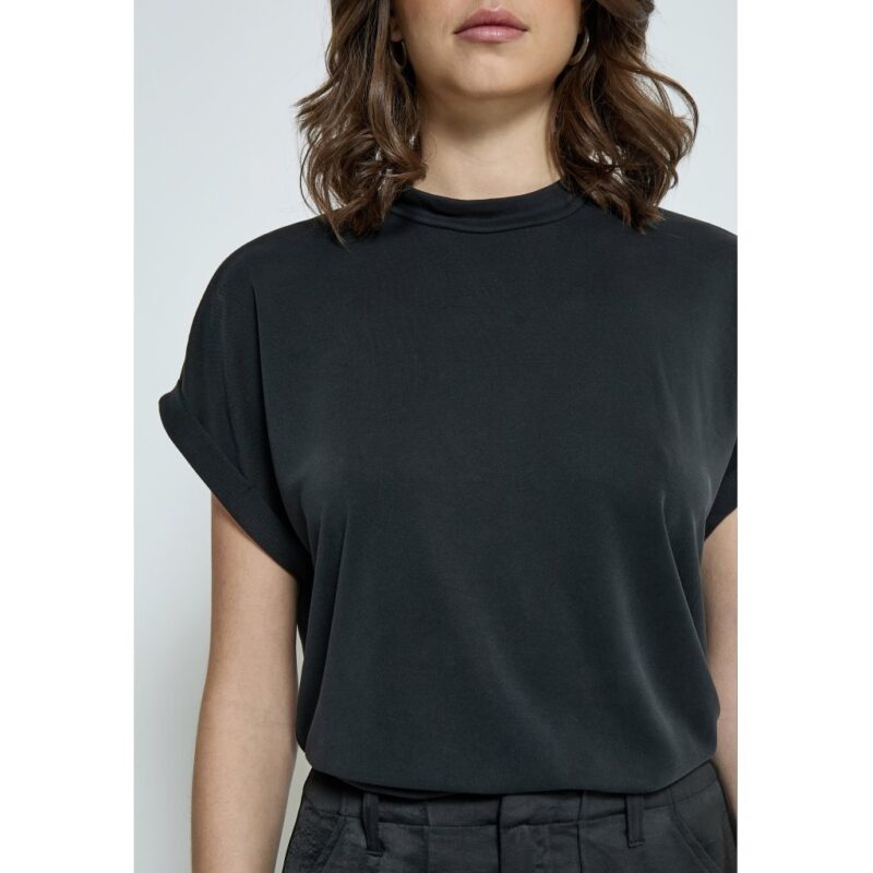 Minus Mavelyn modal top