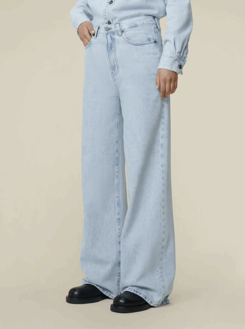 Lois Skater loose snow bleach