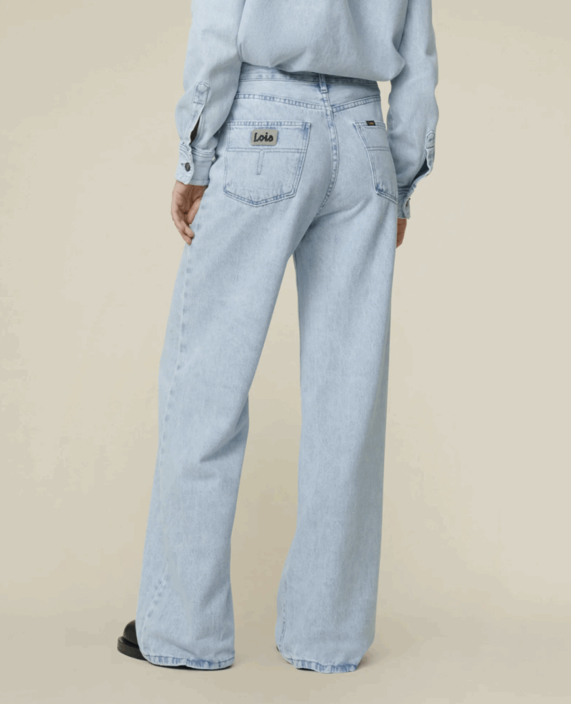 Lois Skater loose snow bleach