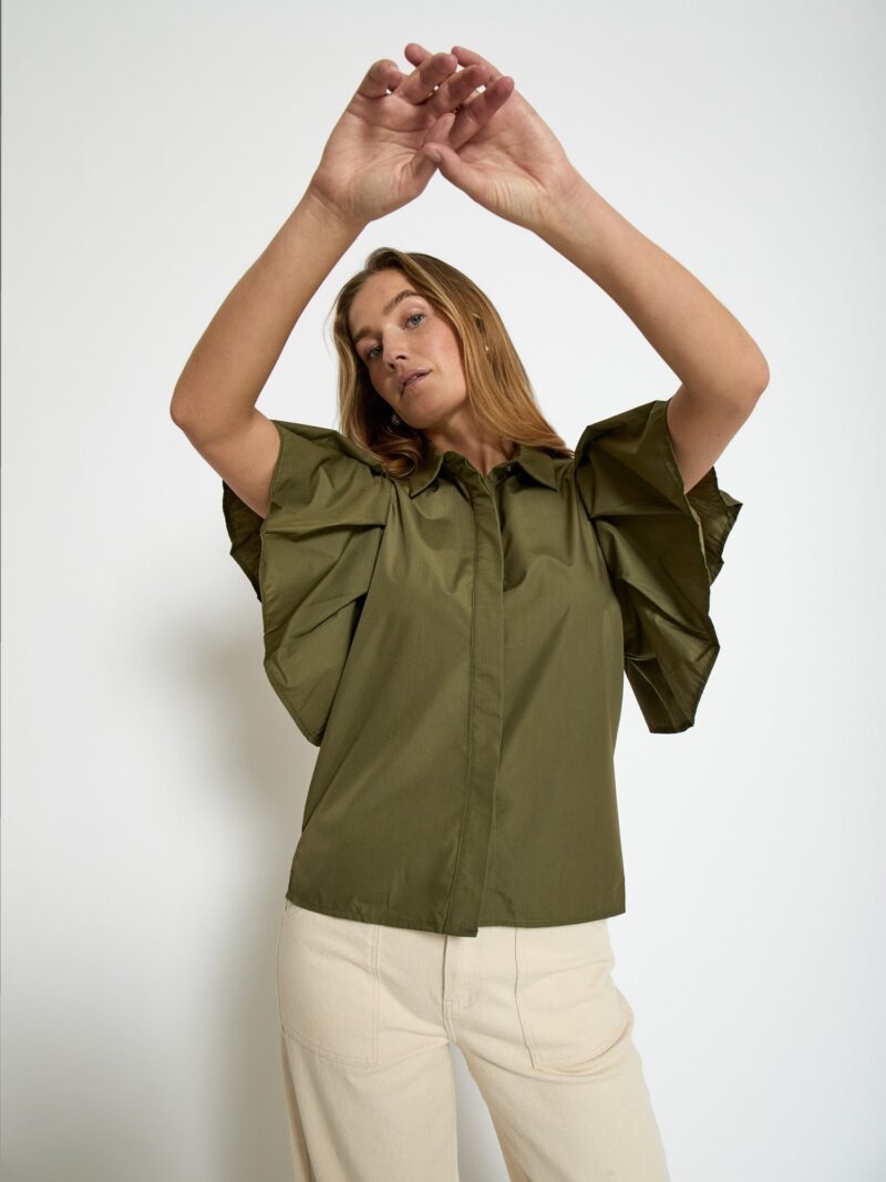 Peppercorn Lllliona shirt
