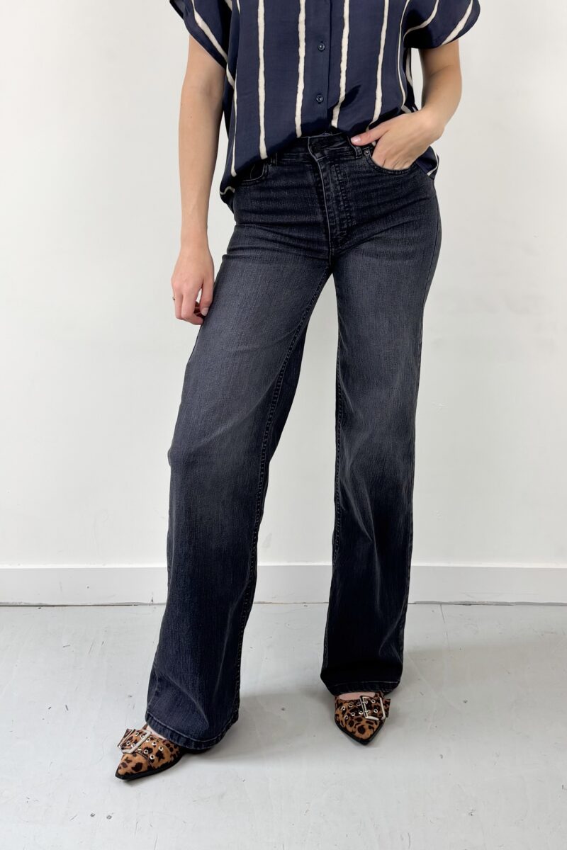 Lois Palazzo enzyme black