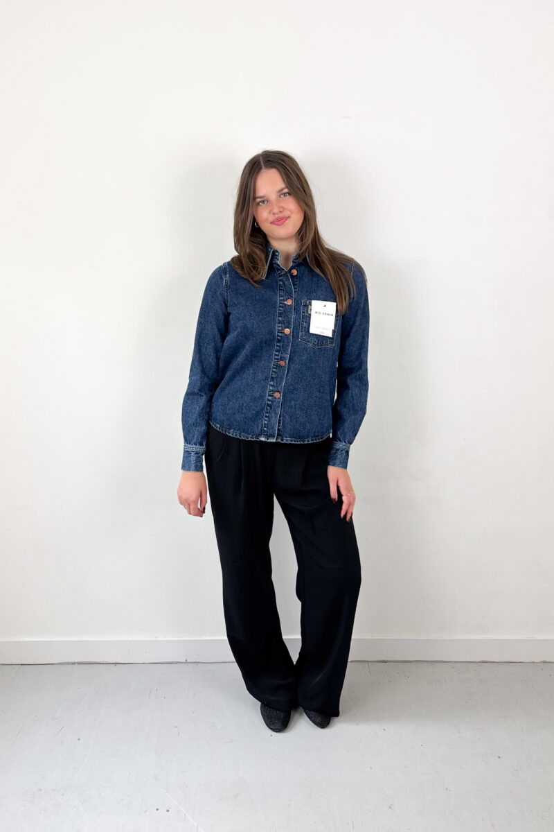 Lois Isa dark shirt