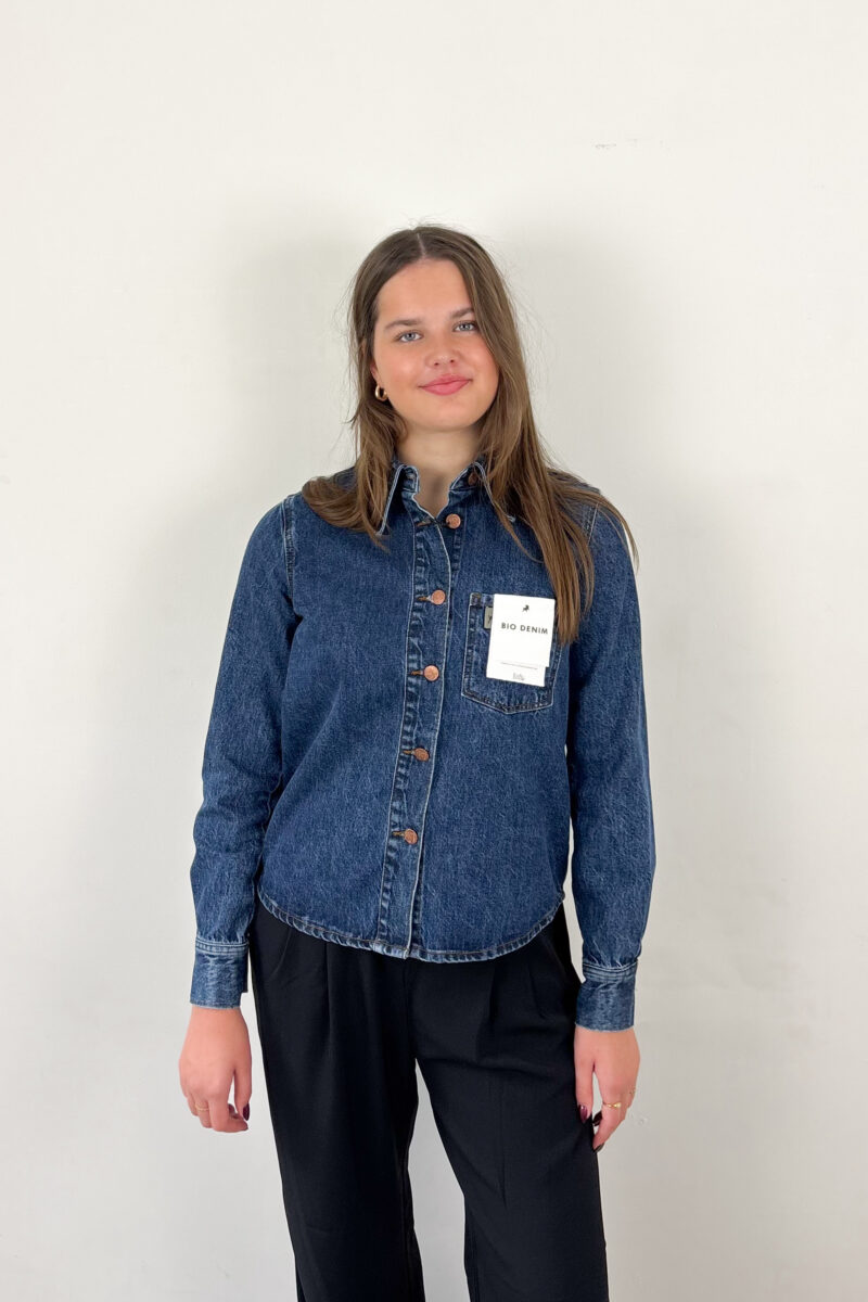 Lois Isa dark shirt