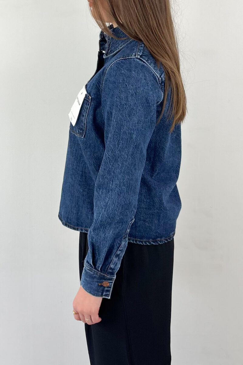 Lois Isa dark shirt