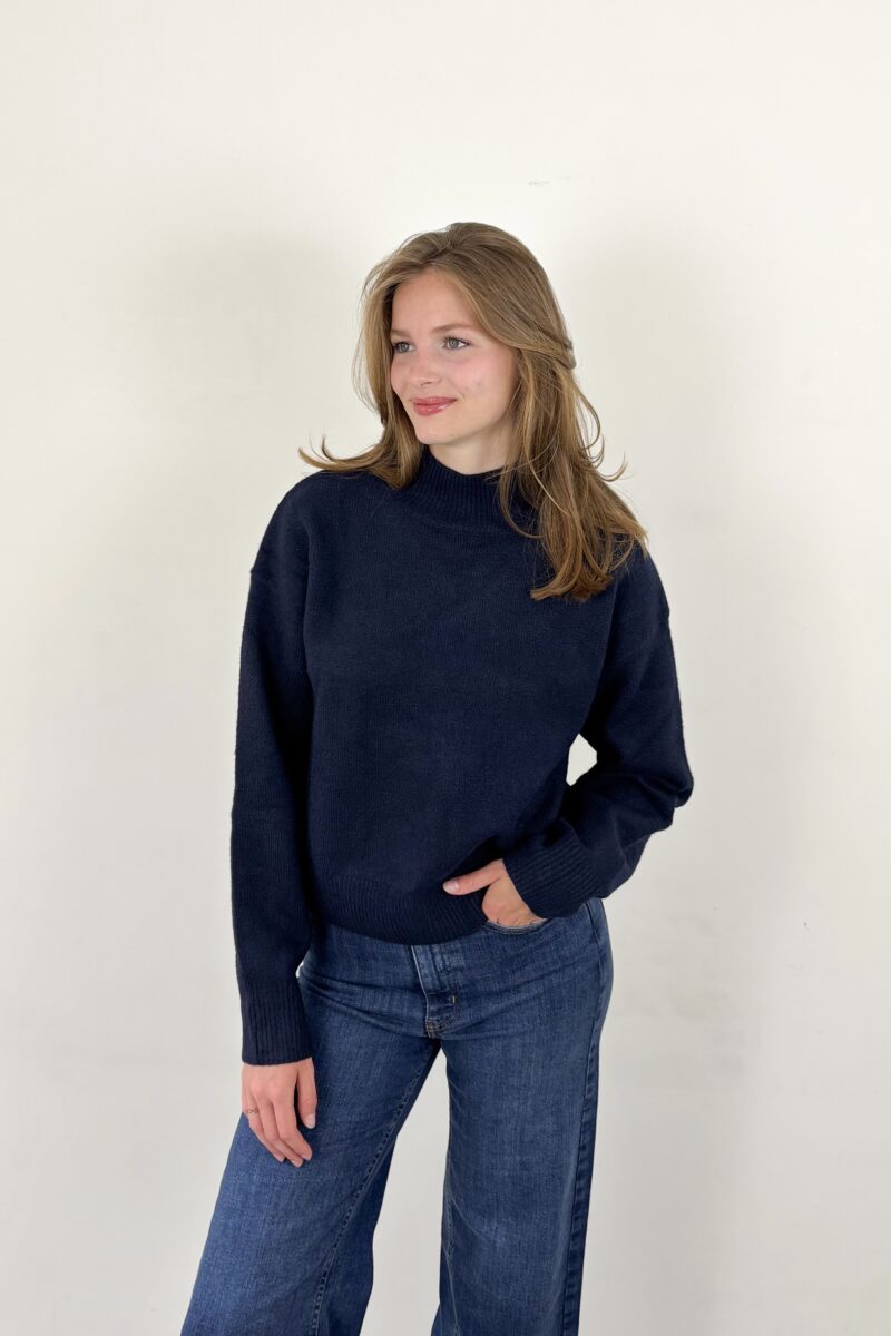 Neo Noir Paulina knit