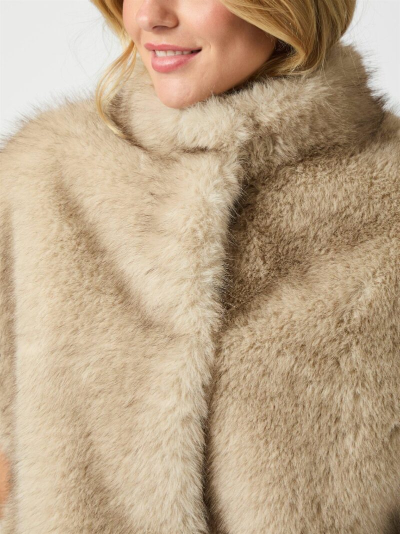 Neo Noir Kevini faux fur vest