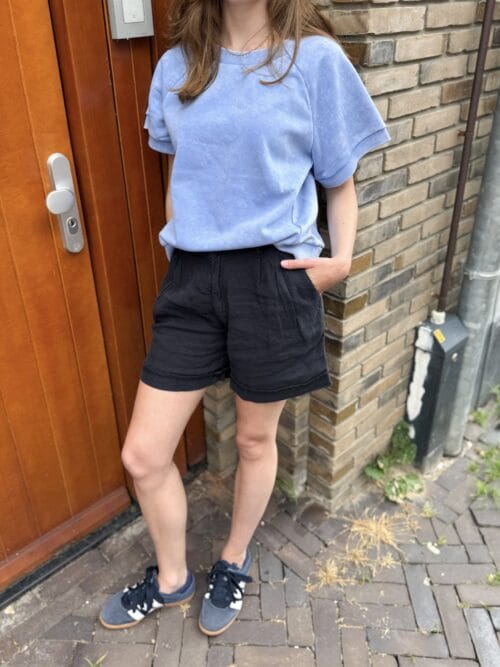 Lois Saya short