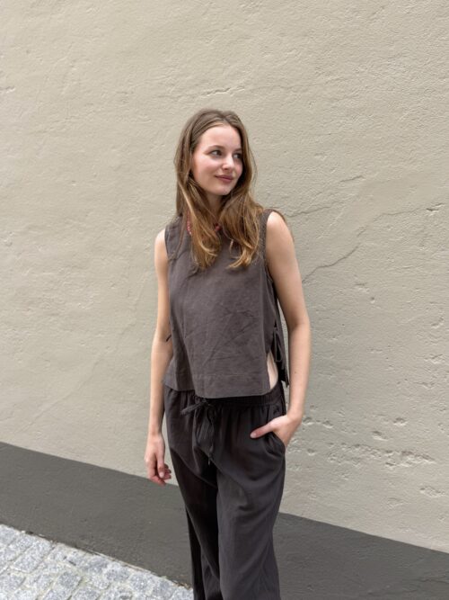Neo Noir Svetlana linen top